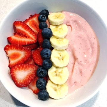 5-minute strawberry banana smoothie bowl in a white desert bowl.