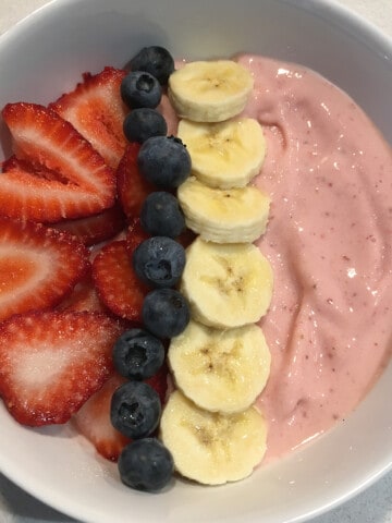 5-minute strawberry banana smoothie bowl in a white desert bowl