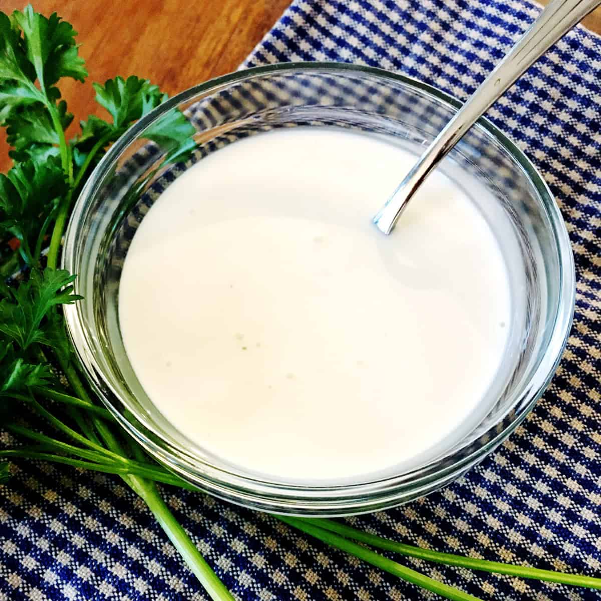 Lemon garlic aioli sauce in a glass bowl.